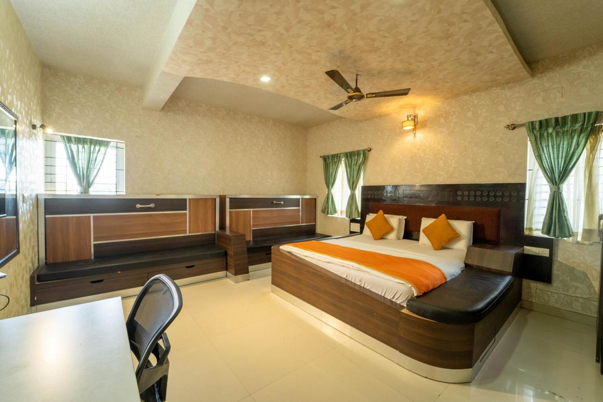 Seasons Apartment *
